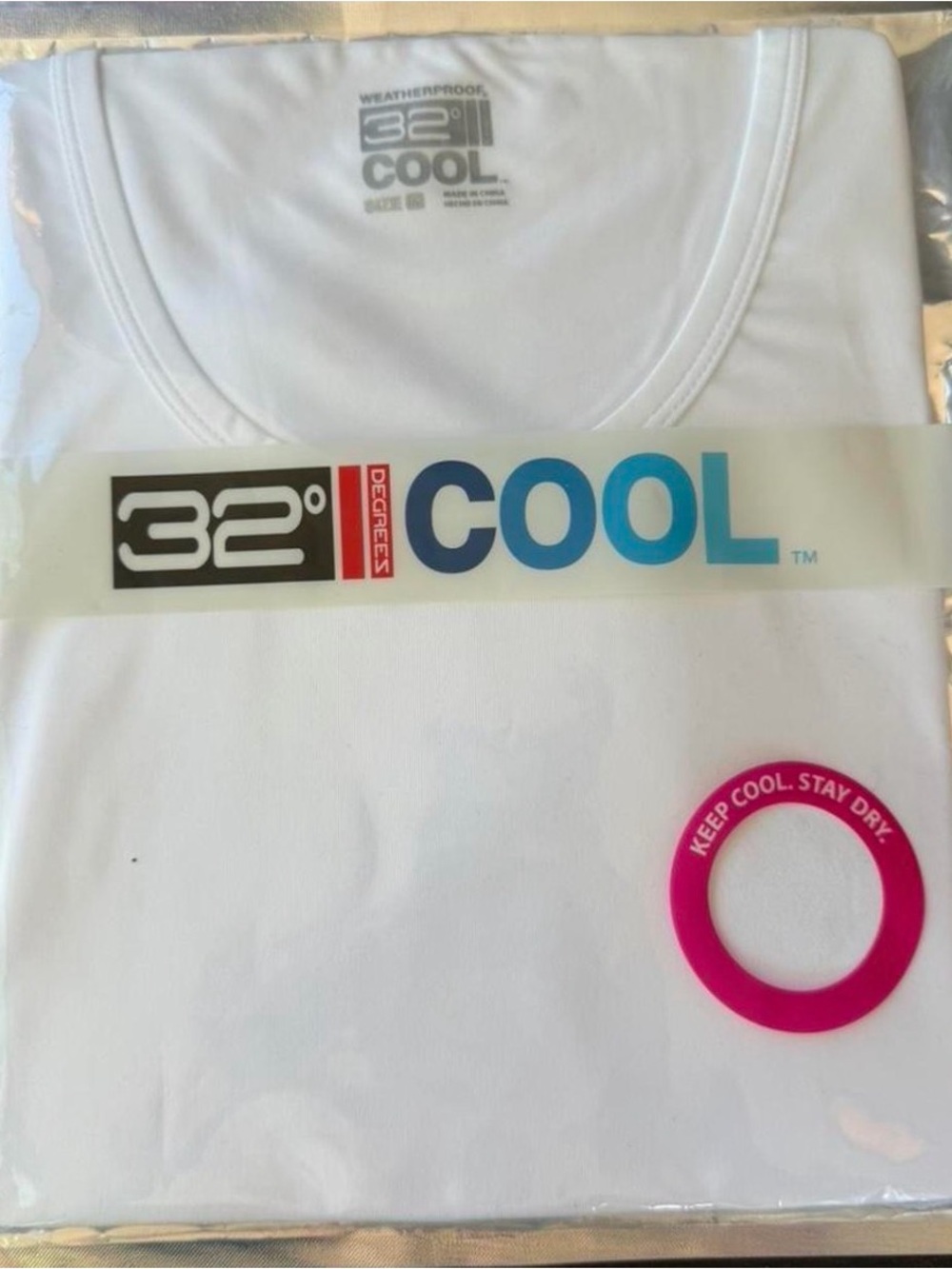 32 Degrees weatherproof white COOL shirt